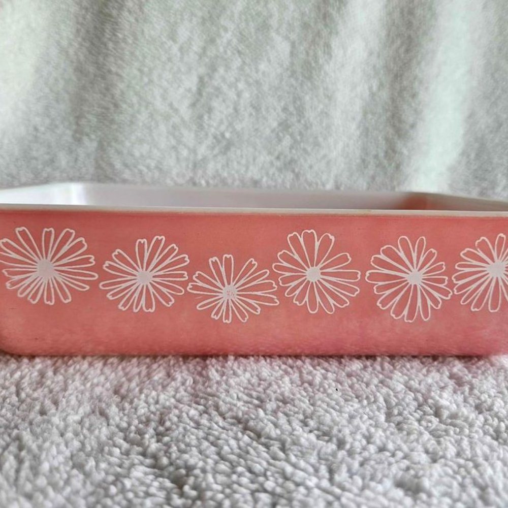 Vintage 1950's Pick Daisy Pryrex